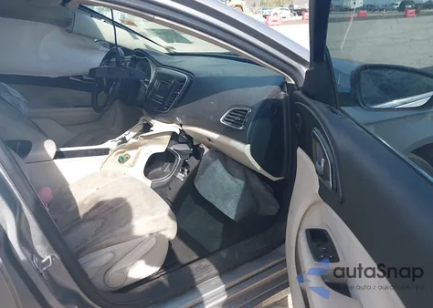 2015 Chrysler 200 Limited z USA, uszkodzony, nr VIN 1C3CCCAB7FN670683